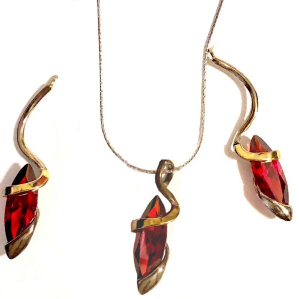 Pendant – Sterling Silver with Garnet